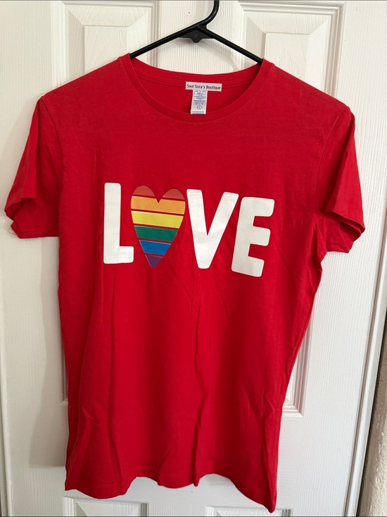Soul Sista’s Boutique Tops - Red 'LOVE' Short Sleeve Tee